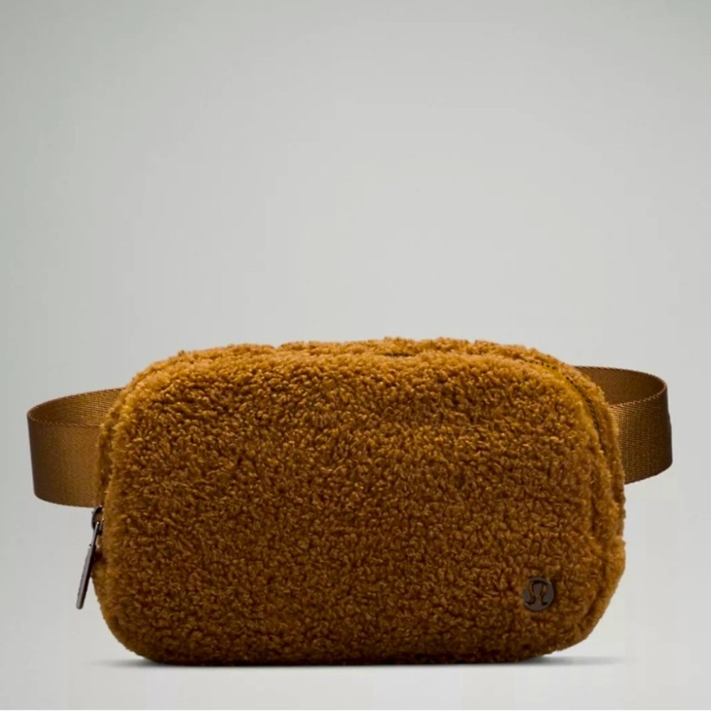 NWT Lululemon Everywhere Fleece Belt Bag Sweet Bag!